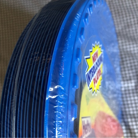 2 Packs of 15 Hefty Serve n Store 10.8” x 10” Plates (1 Red + 1 Blue) - Picture 4 of 15